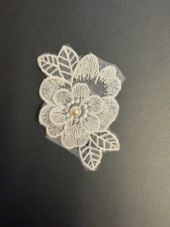 White Flower with Pearl Trim (3 pcs)